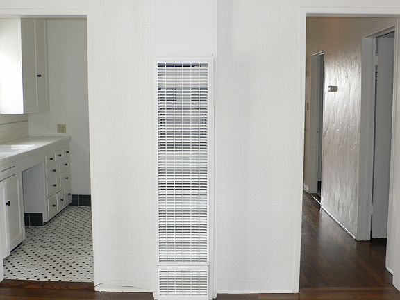 3rd image of 1918 E Main St APT 2