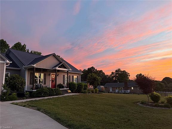 3rd image of 6861 Country Meadows Ln