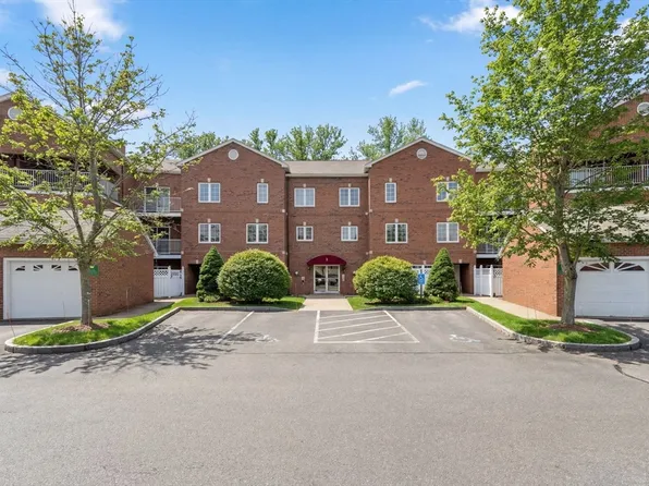 7 Conant Rd APT 33, Winchester, MA 01890