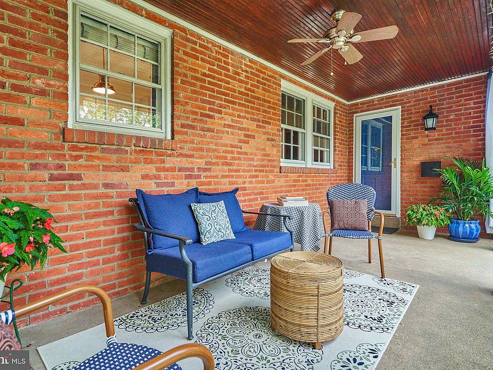 1st image of 2832 Meadow Ln