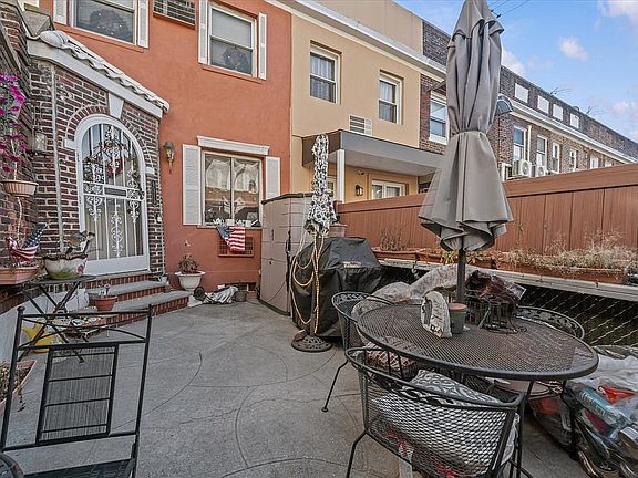 3rd image of 9315 Lafayette Walk Floor 1