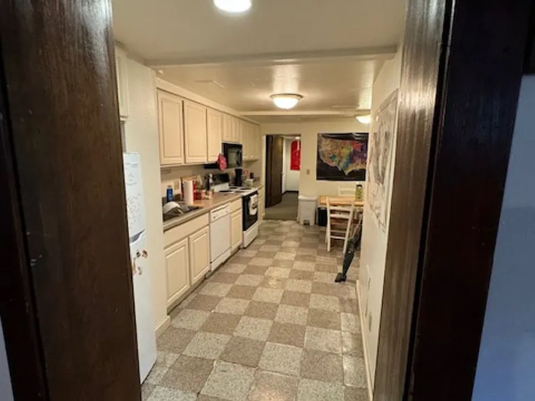 416 N Carroll St — Photo 15