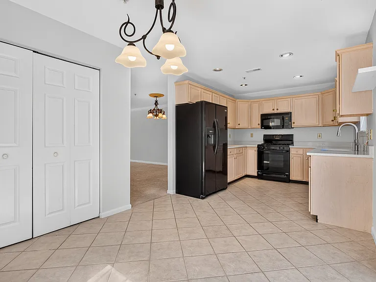 323 Glenn Rose Cir — Photo 8