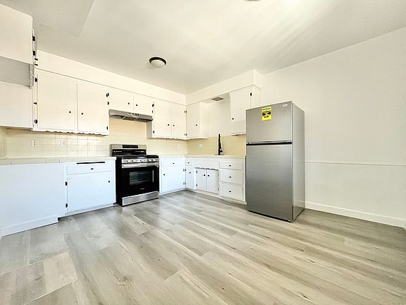 2nd image of 12539 York Ave #D