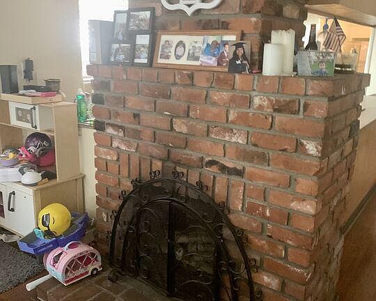 2nd image of 1104 Portola Ave