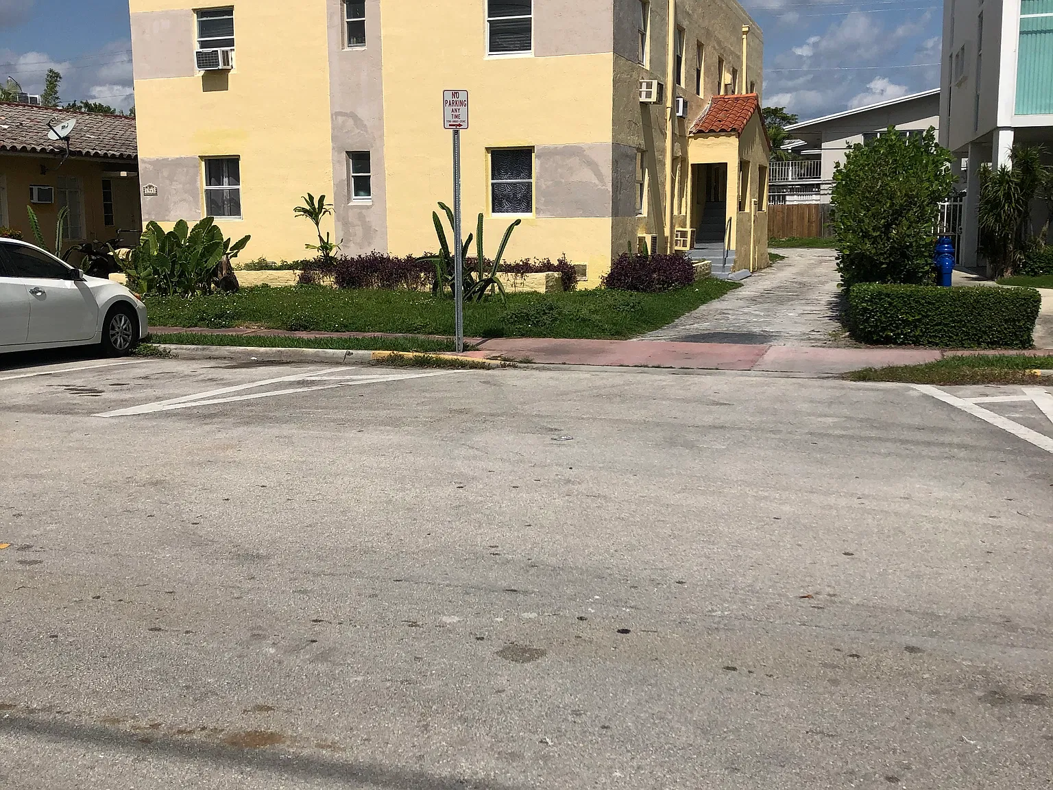 2 bed, 950 sqft, $2,000 — Photo 1