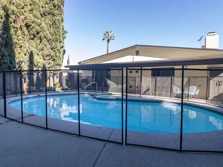 6135 Wilkinson Ave — Photo 27