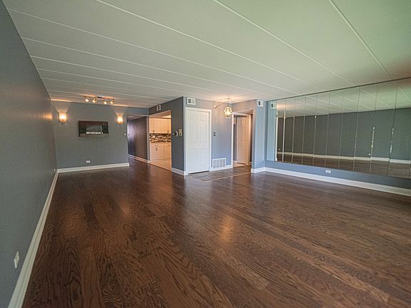 3rd image of 10213 S Komensky Ave