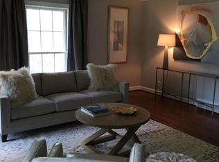 431 Blankenbaker Ln, Louisville, KY 40207