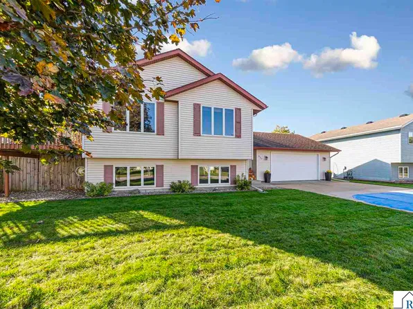 427 Lilac Ln, Madison Lake, MN 56063