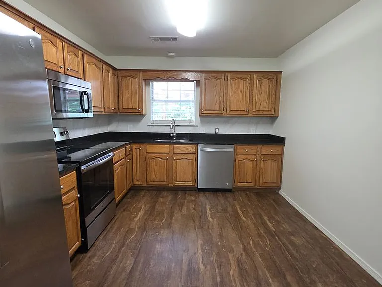 611 Preston Dr — Photo 6