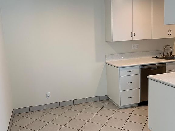 4th image of 5344 Circle Dr #22