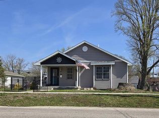 231 W Main St, Mount Sterling, IL 62353