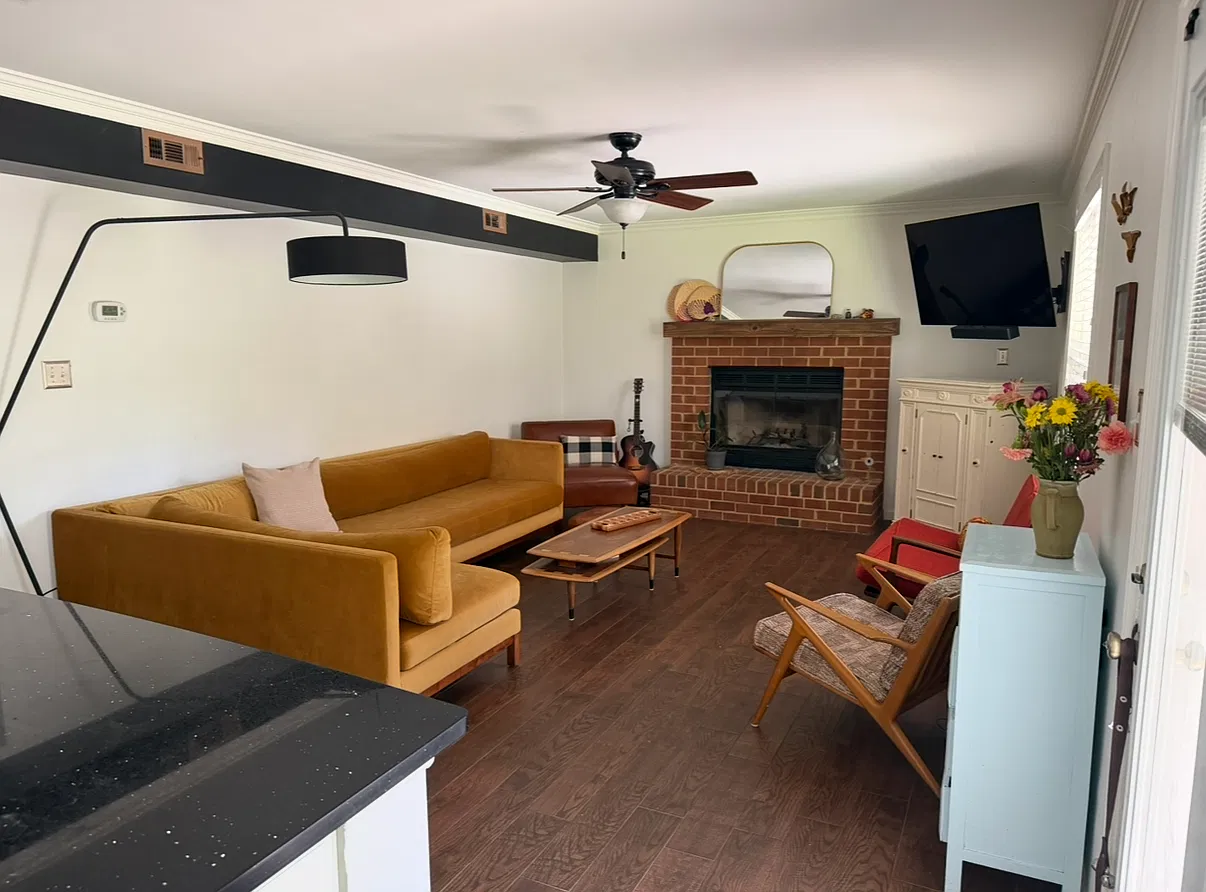 4 bed, 2.5 bath, 2397 sqft, $3,495 — Photo 2