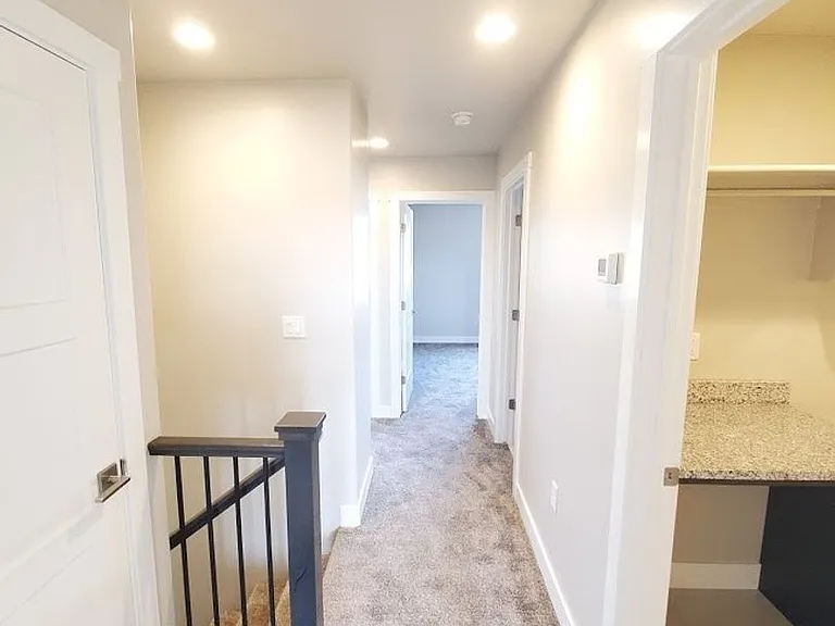 Three Bedroom Red Mountain Vista Town Home — Photo 17