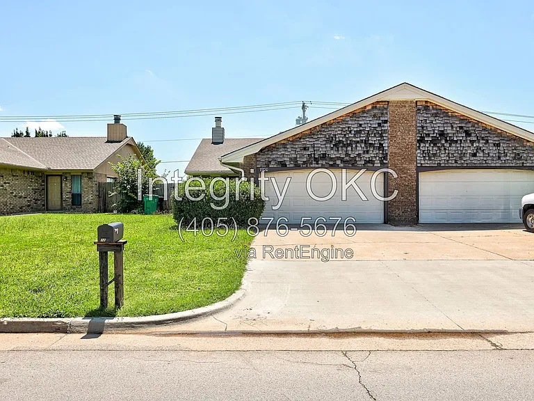 7200 NW 115th St — Photo 1