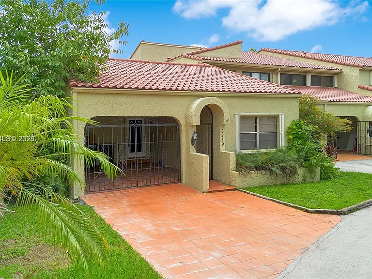 3719 Estepona Ave #18A1 — Photo 3