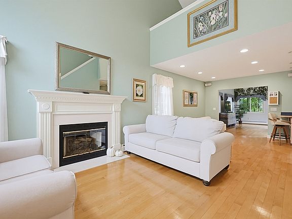 4th image of 11 Weatherstone Dr #11
