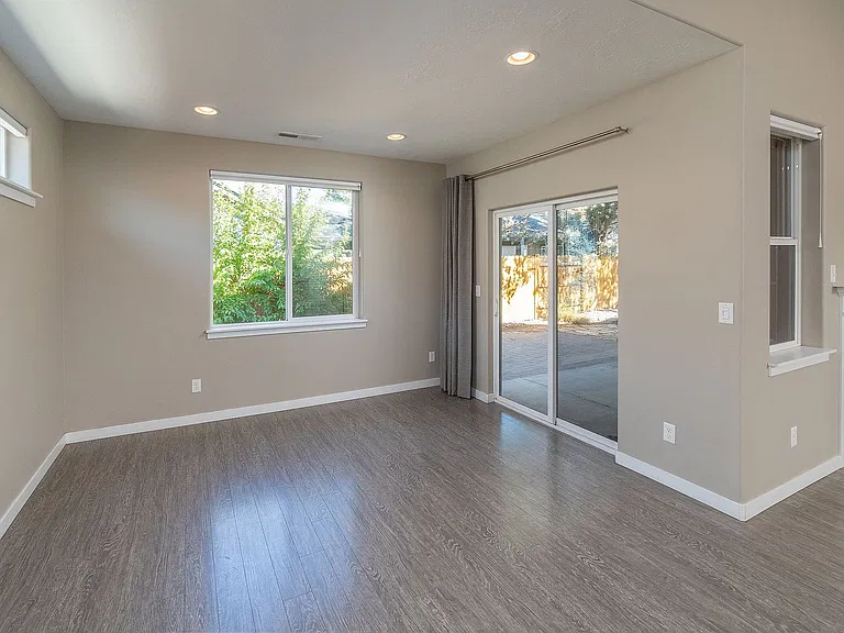 21142 Azalia Ave — Photo 11