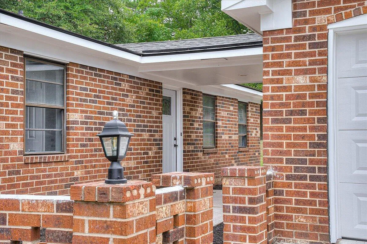 3 bed, 2.0 bath, 1161 sqft, $1,650 — Photo 3