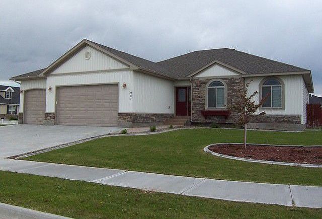 1st image of 981 Grassland Dr