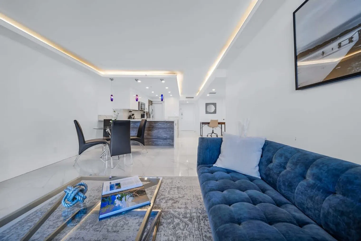 1 bed, 2.0 bath, 1033 sqft, $5,435 — Photo 3