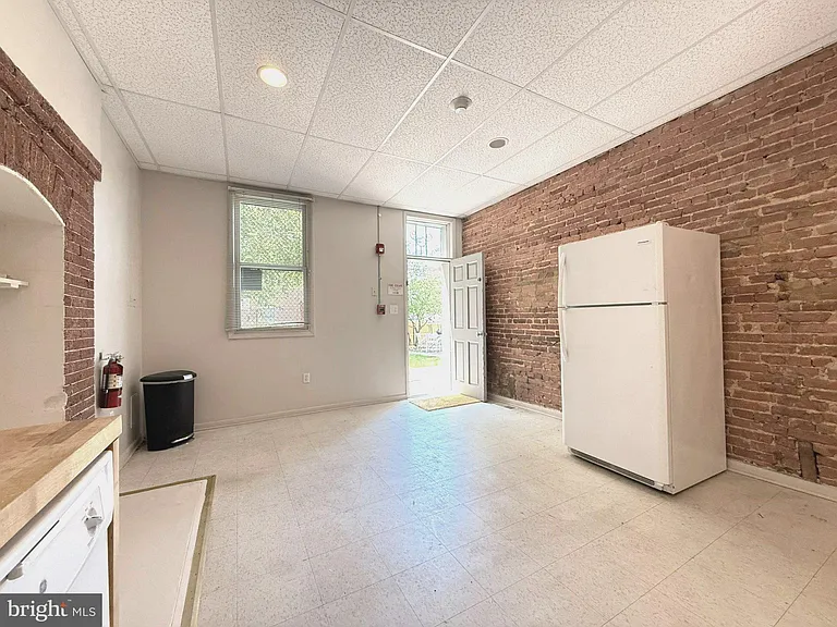 1502 W Mount Royal Ave #1 — Photo 21