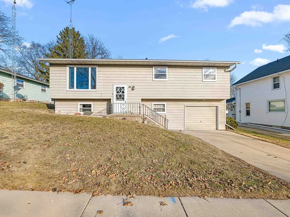 318 Scott St, Cambria, WI 53923