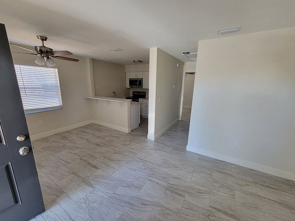 Living/dining area