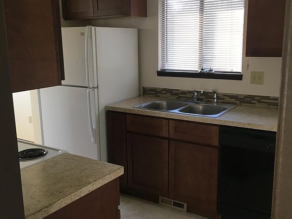 2nd image of 1406 W Cora Ct #1406