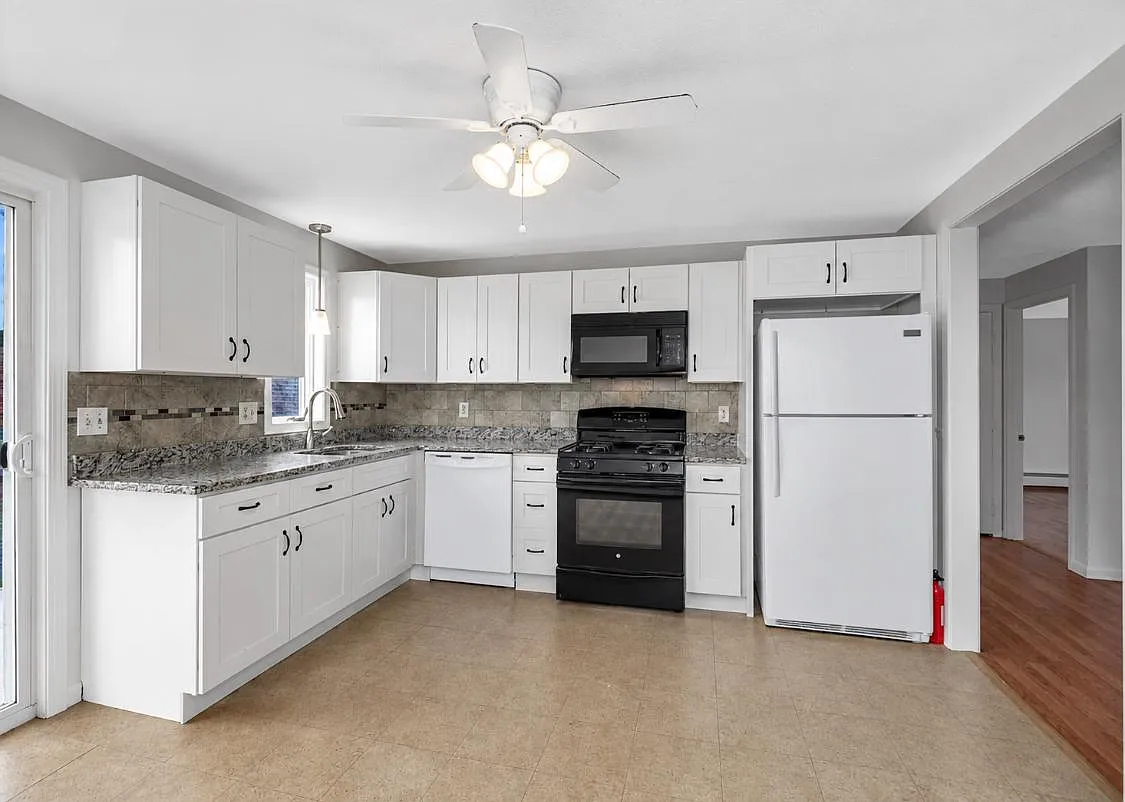 2 bed, 850 sqft, $2,200 — Photo 1