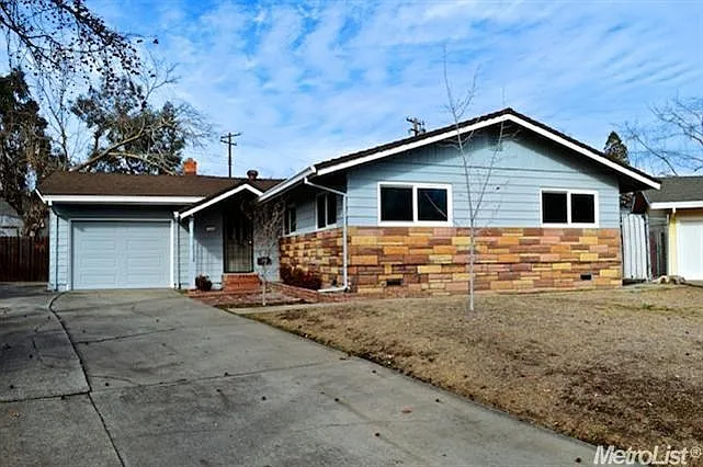 7048 Gumwood Cir photo 1