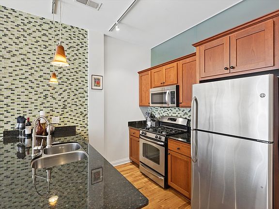 4th image of 2025 S Indiana Ave APT 209
