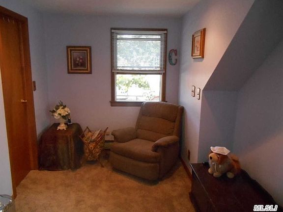4th image of 223 Mohican Ave