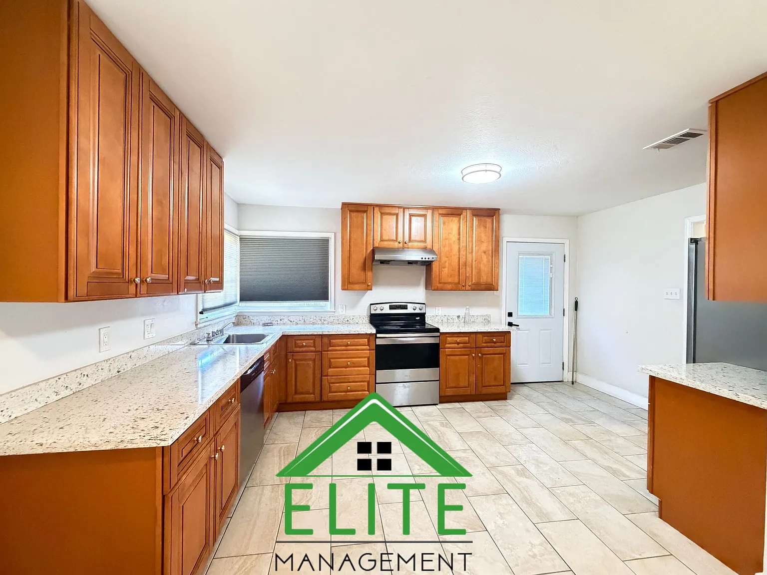 3 bed, 1279 sqft, $2,495 — Photo 3