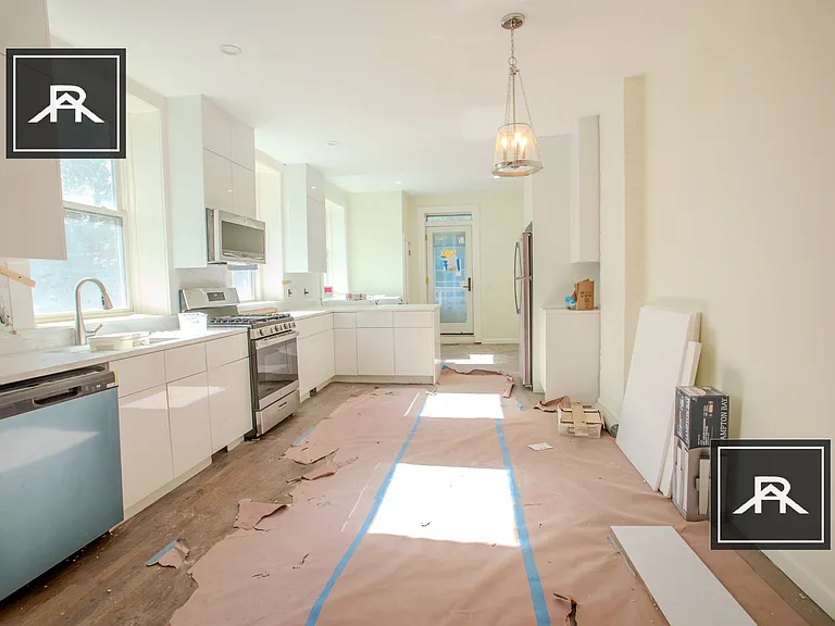1728 Beacon St — Photo 3