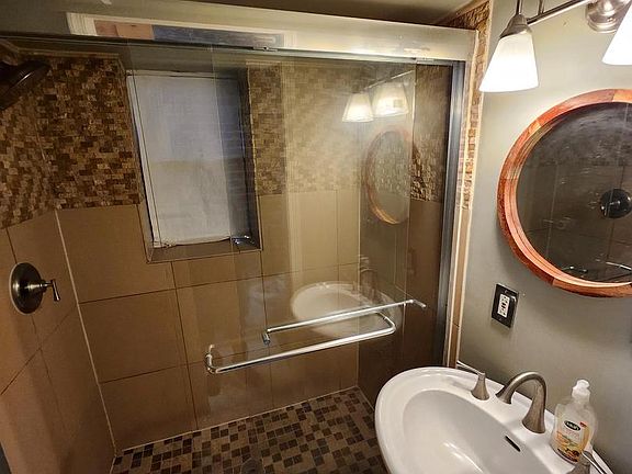 5th image of 29 R St NE