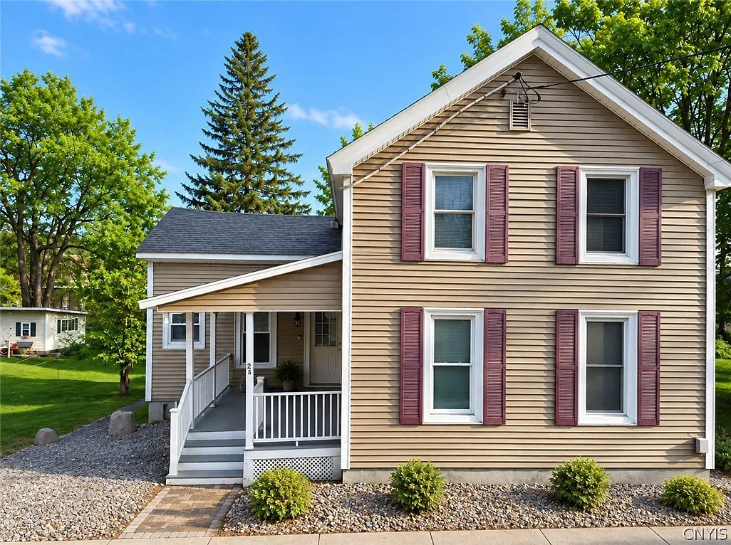 3 bed, 1.0 bath, 1512 sqft, $1,550 — Photo 1