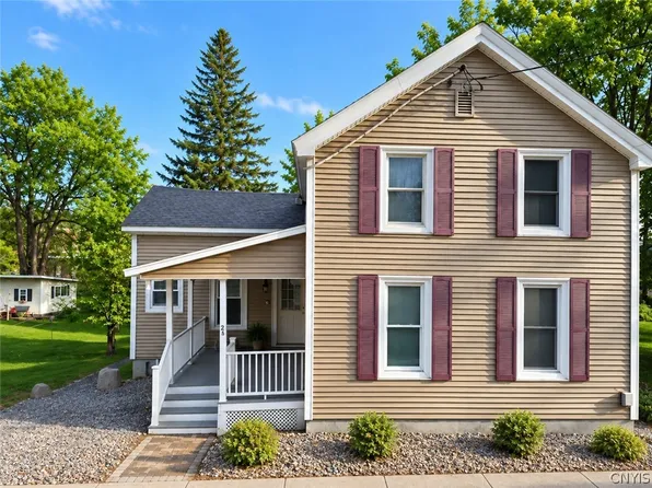 25 Elm St, Tully, NY 13159