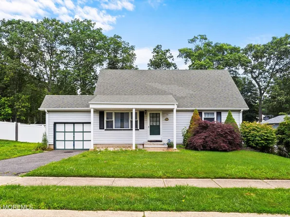 5 Pennsylvania Ave, Jackson, NJ 08527