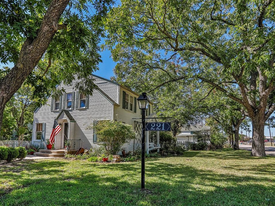 221 N Pecan St, Muenster, TX 76252 MLS 20454848 Zillow