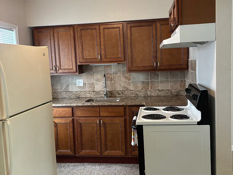 1420 Avocado Ave — Photo 3