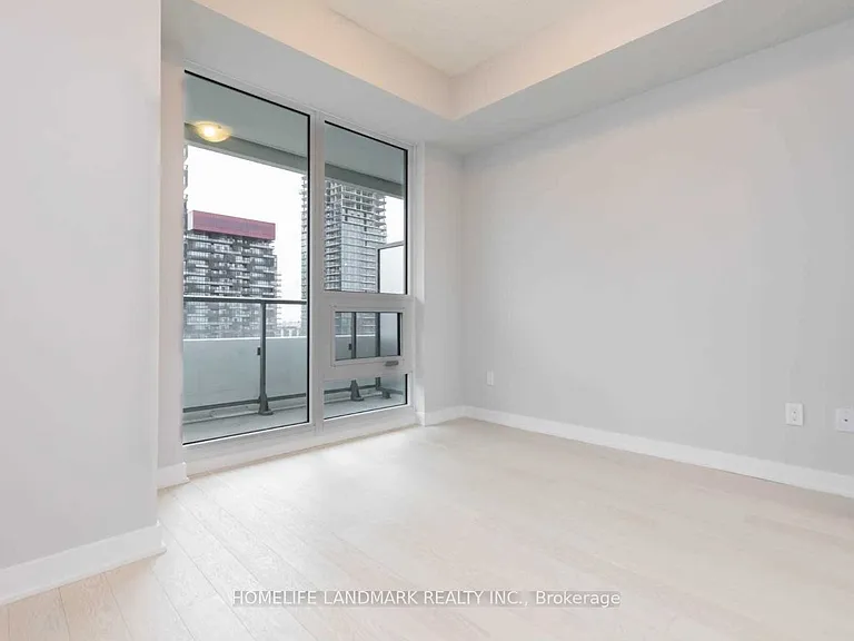 2221 Yonge St #2510 — Photo 13