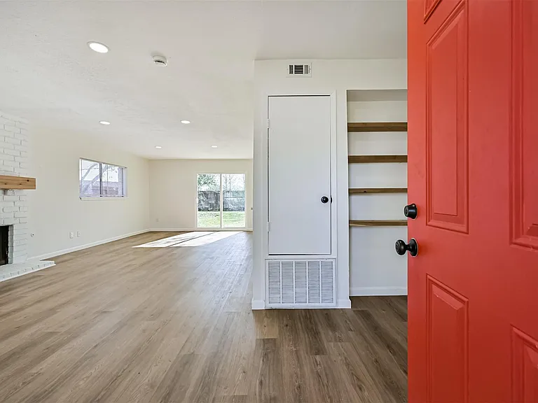 425 E Castle Harbour Dr — Photo 3