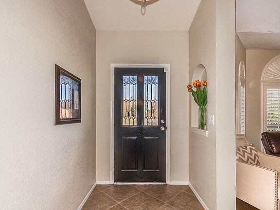 5th image of 819 E Aire Libre Ave