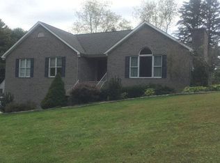 134 Vireo Ln, Mount Hope, WV 25880