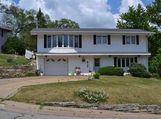 700 English Ln, Dubuque, IA 52003