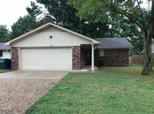 208 Club Ln, Conway, AR 72034