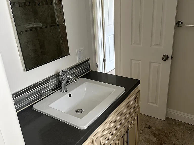 416 N Broadway — Photo 14