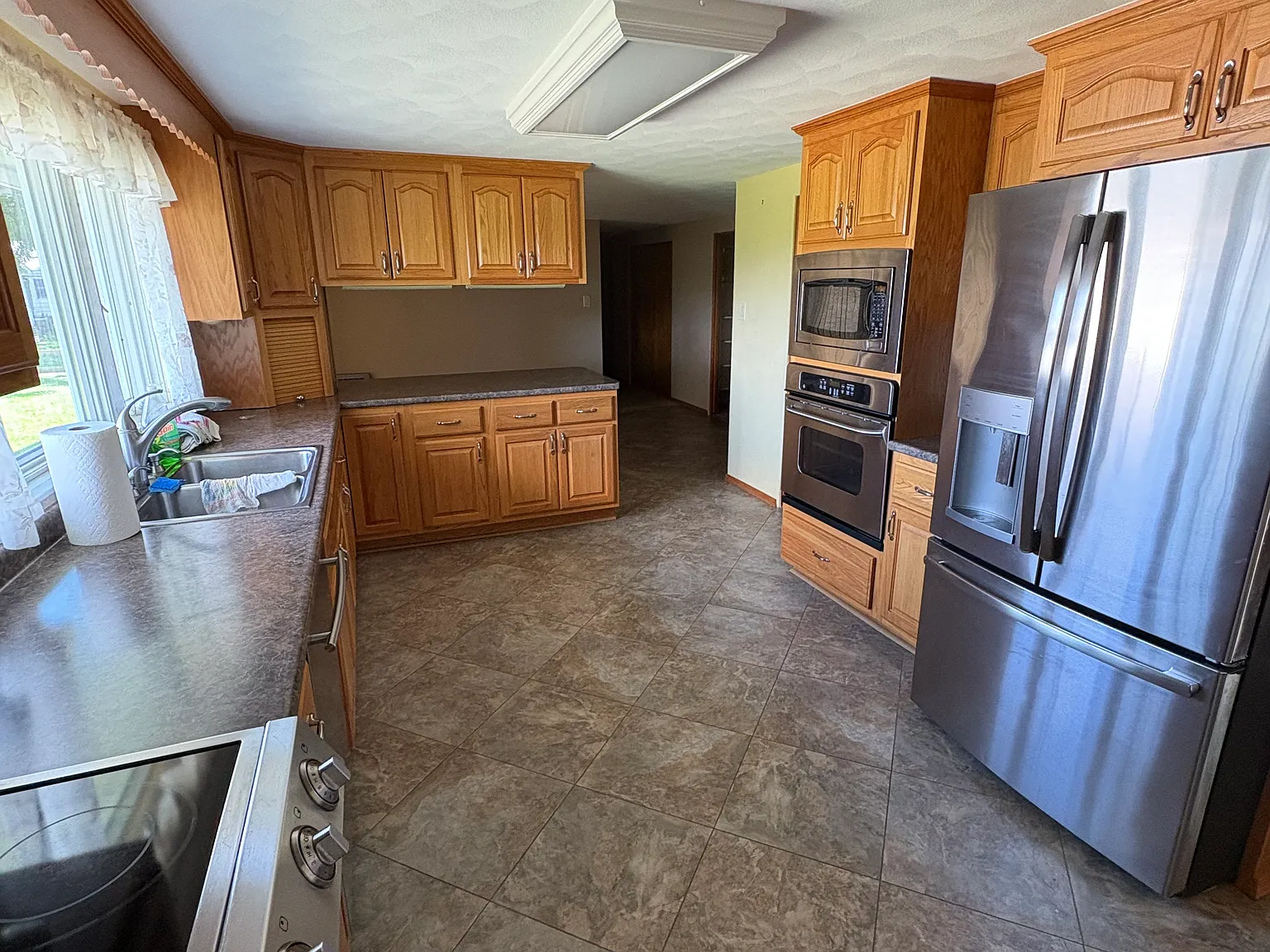 3 bed, 2.5 bath, 1632 sqft, $2,400 — Photo 4